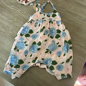Angel dear hydrangea snap crotch jumper. Muslin material. 3-6 months